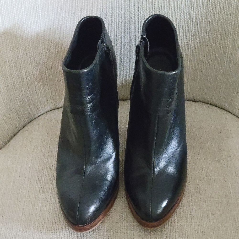 Chineese Laundry Black Leather Ankle Boots